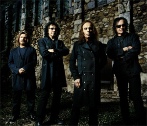 De gauche à droite : Geezer Butler, Tony Iommi, Ronnie James Dio et Vinnie Appice