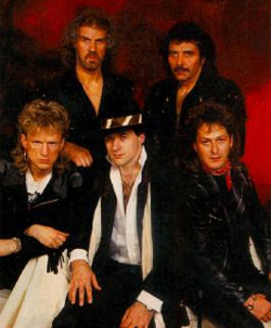 de gauche à droite : Dave Spitz, Geoff Nicholls, Tony Martin,Tony Iommi et Bob Daisley