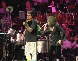 Ronnie James Dio en concert avec Deep Purple et l'Orchestre Symphonique de Londre