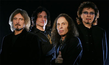 De gauche à droite : Geezer Butler, Vinnie Appice, Ronnie James Dio et Tony Iommi