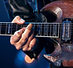Tony Iommi, le guitariste aux doigts coupés